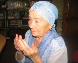 Бабушка Мадхия: Наши пенсионеры на такси в мечеть ездят…. Новости Рамадана