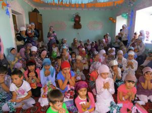 Свыше 2 тыс. детей получили подарки на Ураза-Байрам
