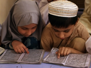 Рамадан ознаменуется в Алжире всемирным конкурсом чтецов Корана. Новости Рамадана