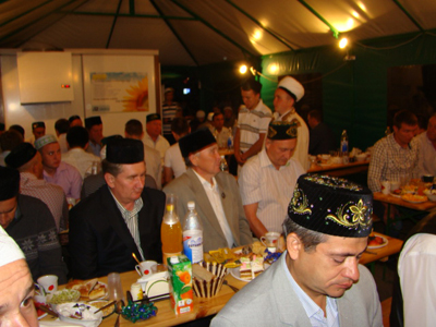 Бизнесмены по традиции собрались на ифтар в «Сулеймане». Новости Рамадана