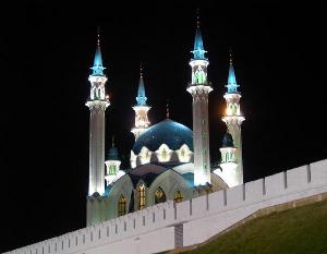 После таравих-намаза в мечети Кул Шариф мусульман развозят автобусы