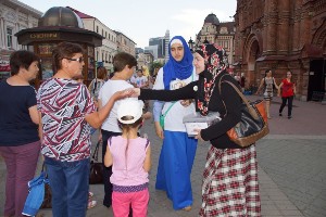 Акция «Сладкий Рамадан» прошла в центре Казани. Новости Рамадана