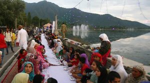 В Кашмире состоялся рекордный ифтар. Новости Рамадана
